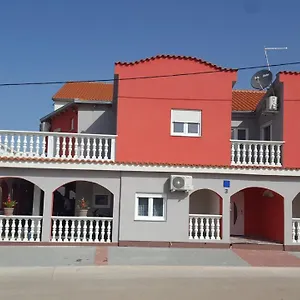  Apartman Megi